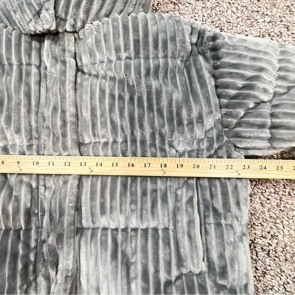 American Eagle Women’s Small Gray Soft Ribbed Textured Puffer Coat Jacket New - Picture 13 of 16